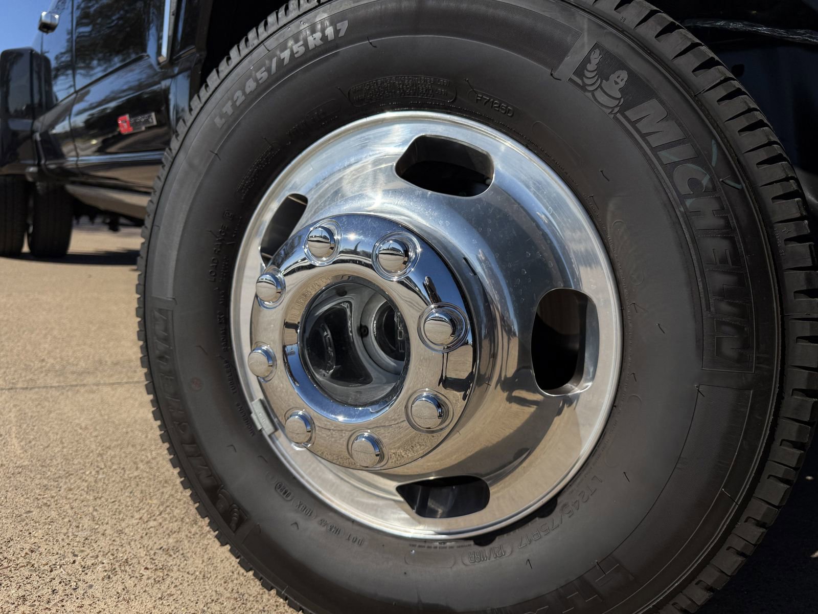 Certified 2025 Ford F350 Platinum w/ Platinum Plus Package image 10