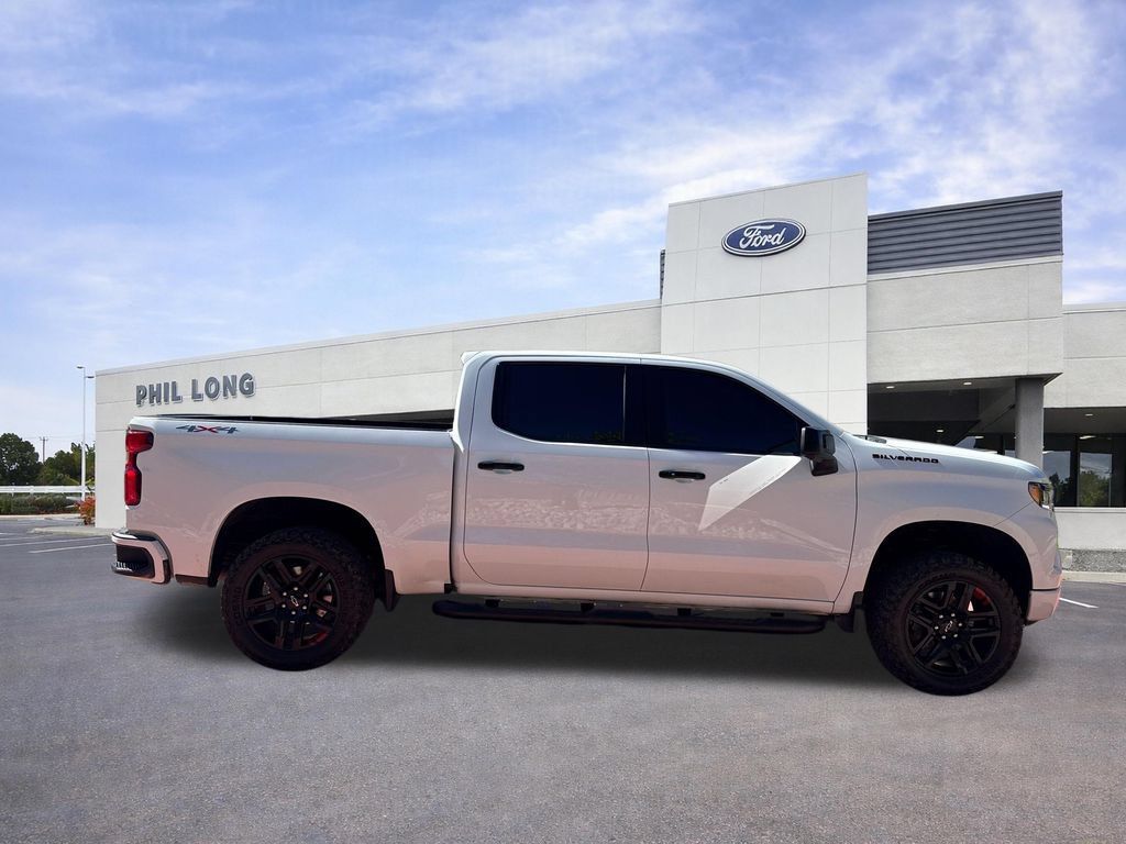 Used 2023 Chevrolet Silverado 1500 RST w/ Redline Edition AWD/4WD image 8