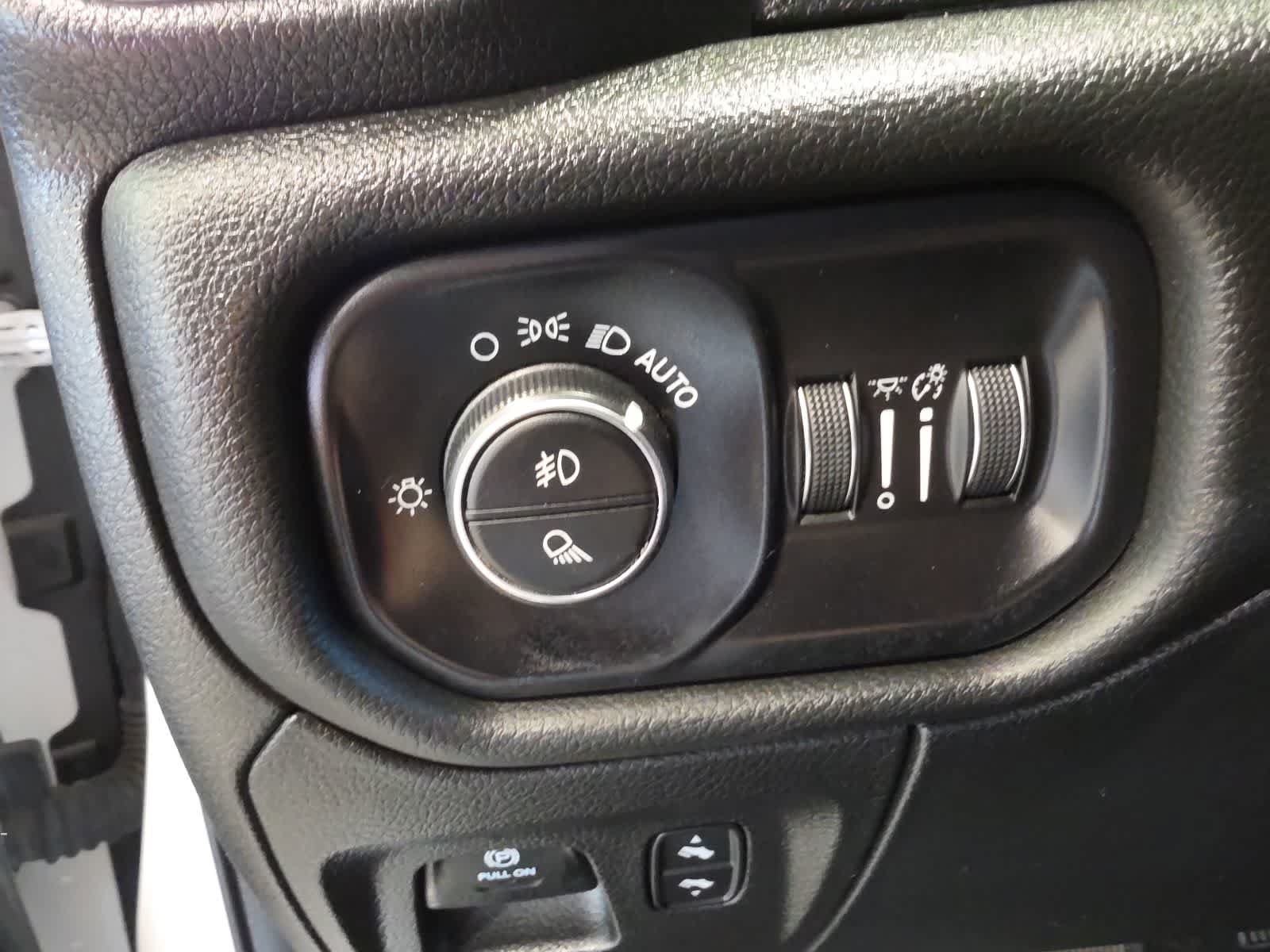 Used 2023 RAM 1500 Laramie AWD/4WD image 17