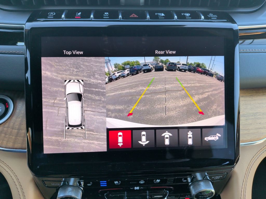 Used 2023 Jeep Grand Cherokee Summit AWD/4WD image 14