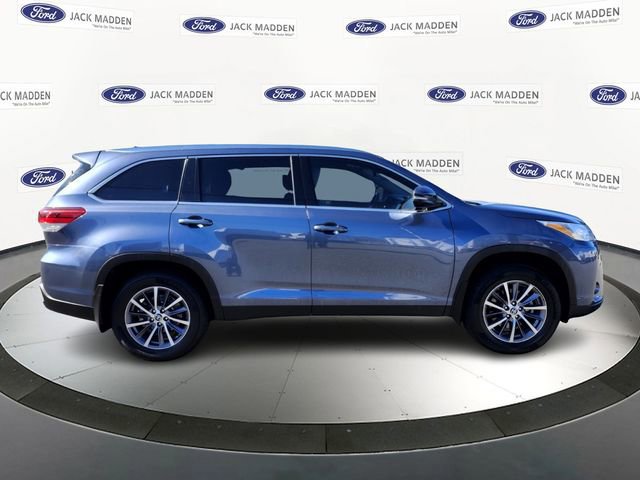 Used 2019 Toyota Highlander XLE image 2