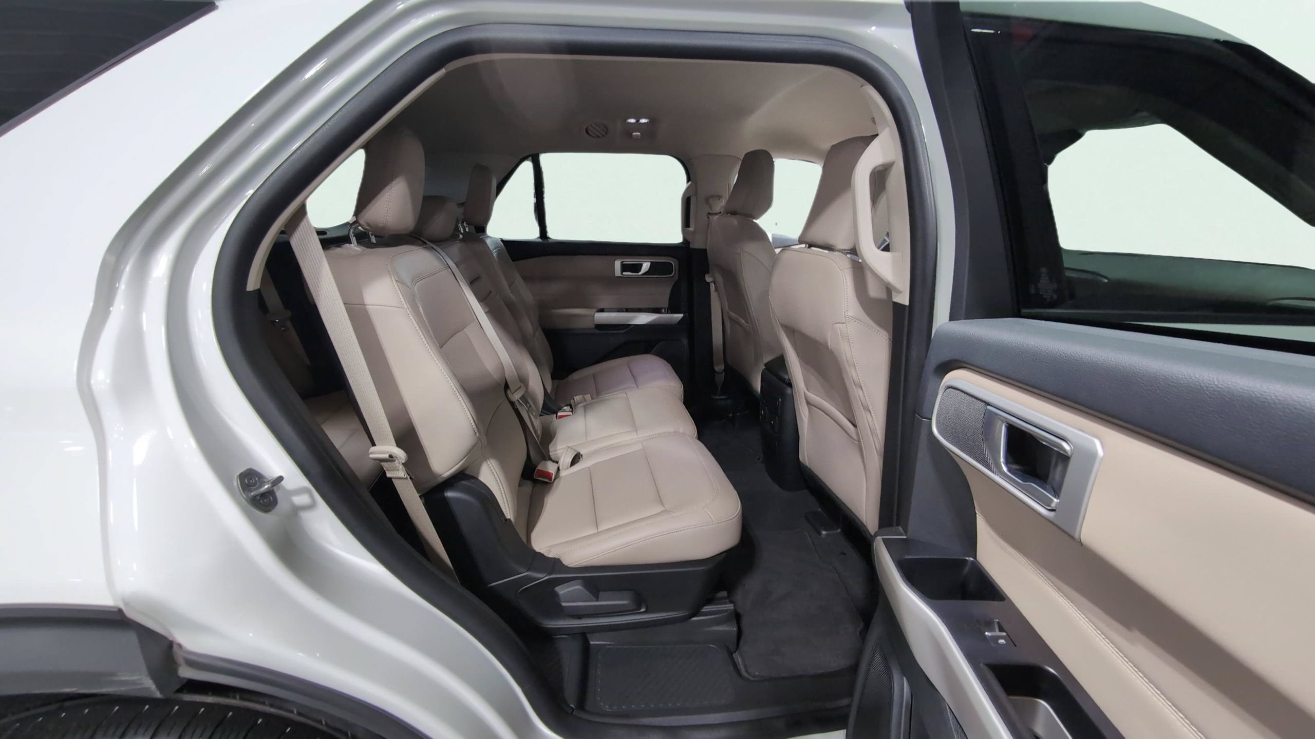 Certified 2023 Ford Explorer XLT w/ Equipment Group 202A AWD/4WD image 15