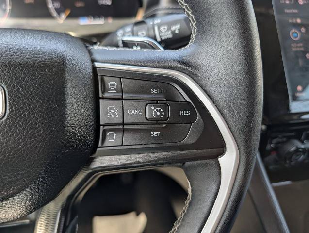 Used 2023 Jeep Grand Cherokee Laredo AWD/4WD image 24