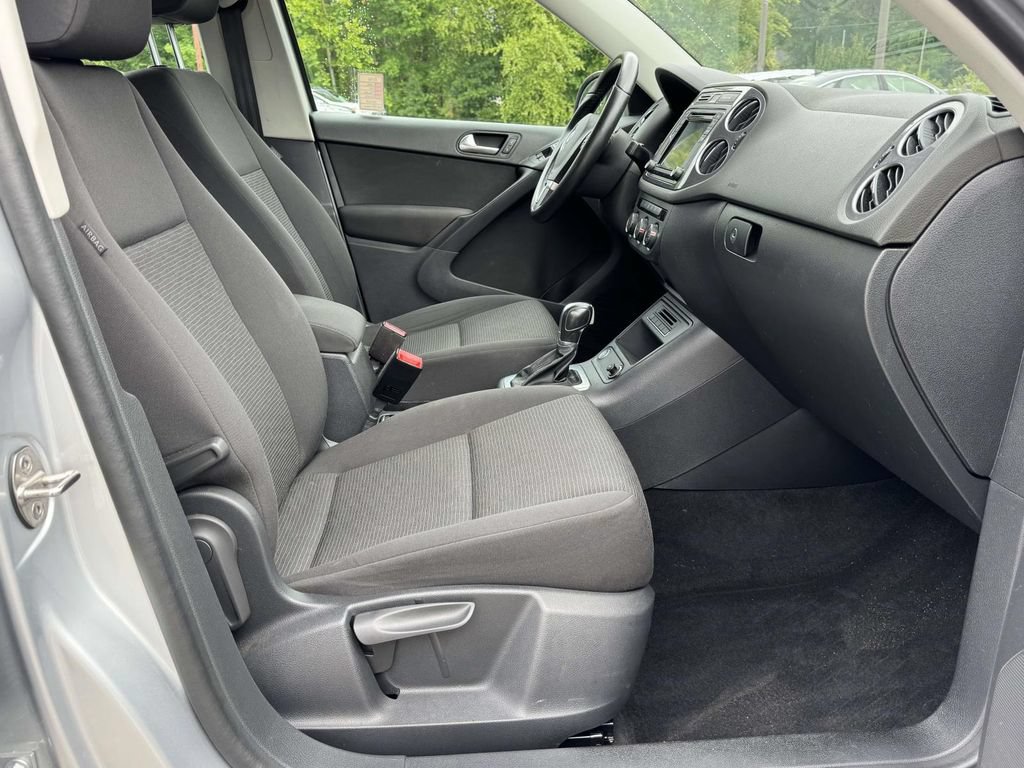 Used 2018 Volkswagen Tiguan Limited w/ Premium Package FWD image 14