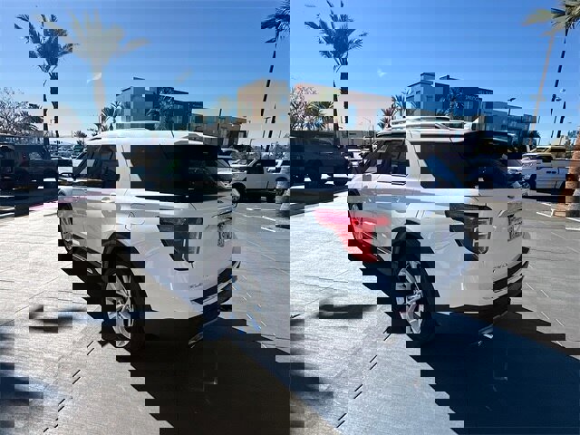 Certified 2022 Ford Explorer Platinum w/ Technology Package image 3