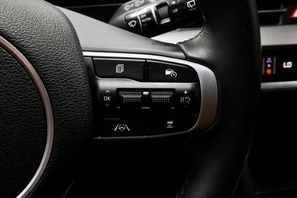 Used 2025 Kia Sportage SX AWD/4WD image 30