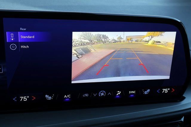 Used 2025 Chevrolet Traverse LT image 6