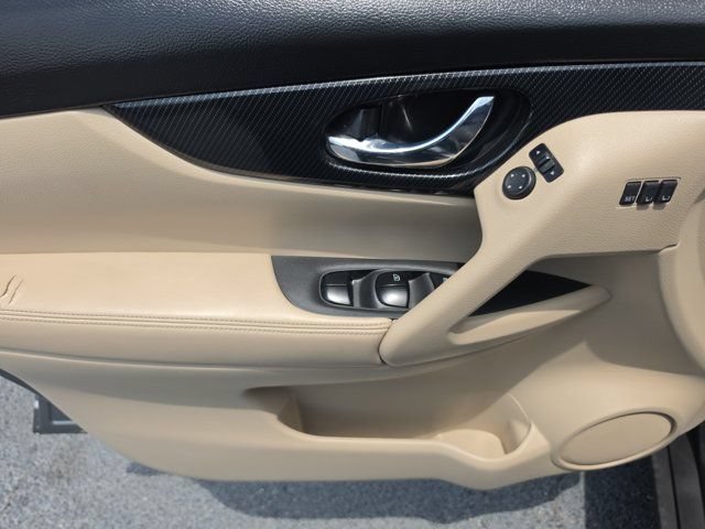 Used 2017 Nissan Rogue SL w/ SL Premium Package FWD image 18