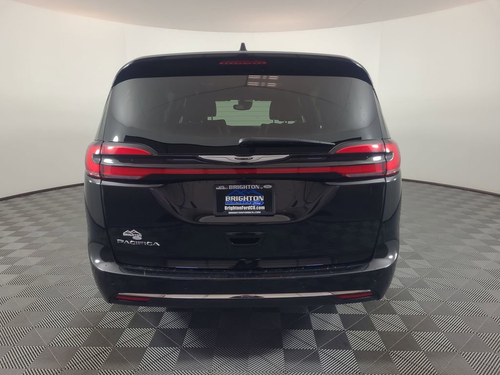 Used 2025 Chrysler Pacifica Select FWD image 4