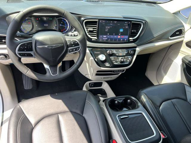 Used 2024 Chrysler Pacifica Limited FWD image 12