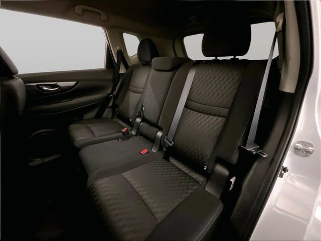 Used 2017 Nissan Rogue SV AWD/4WD image 25