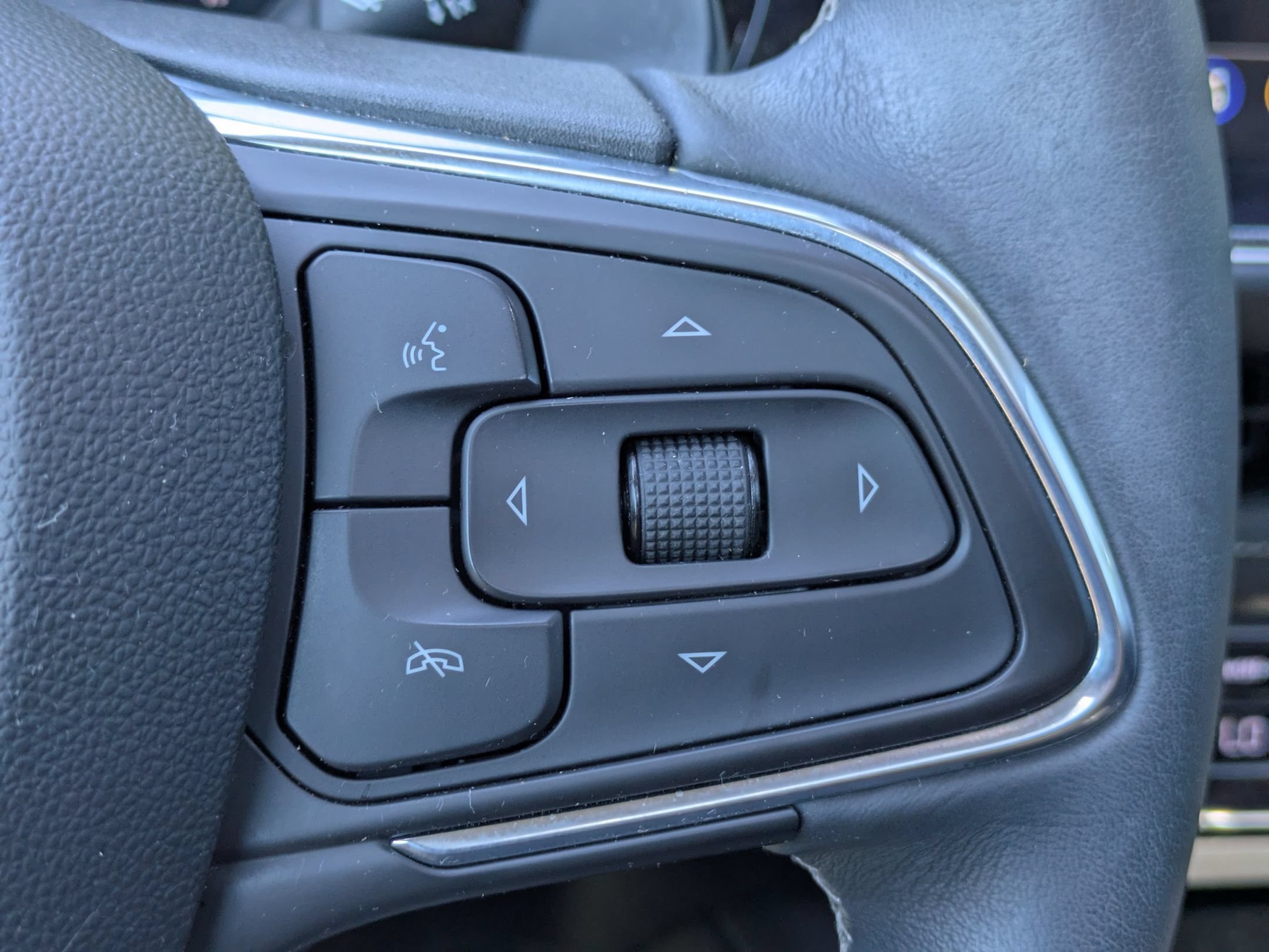Used 2023 Buick Envision Essence w/ Technology Package I AWD/4WD image 18