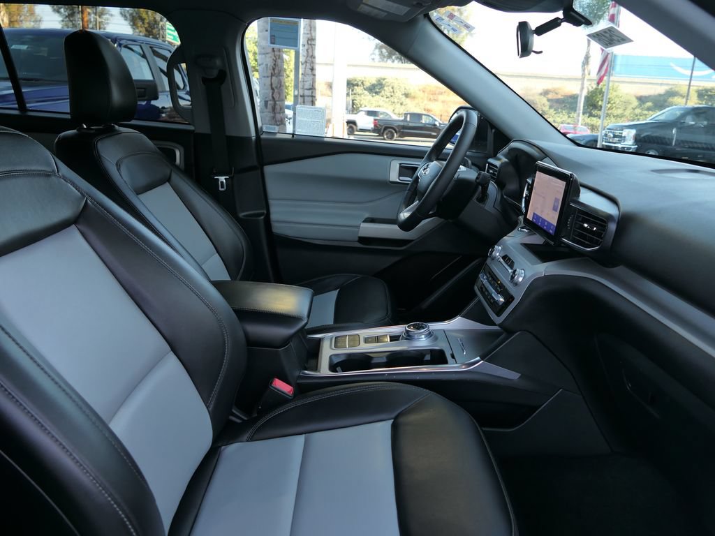 Certified 2023 Ford Explorer XLT w/ Equipment Group 202A RWD image 30