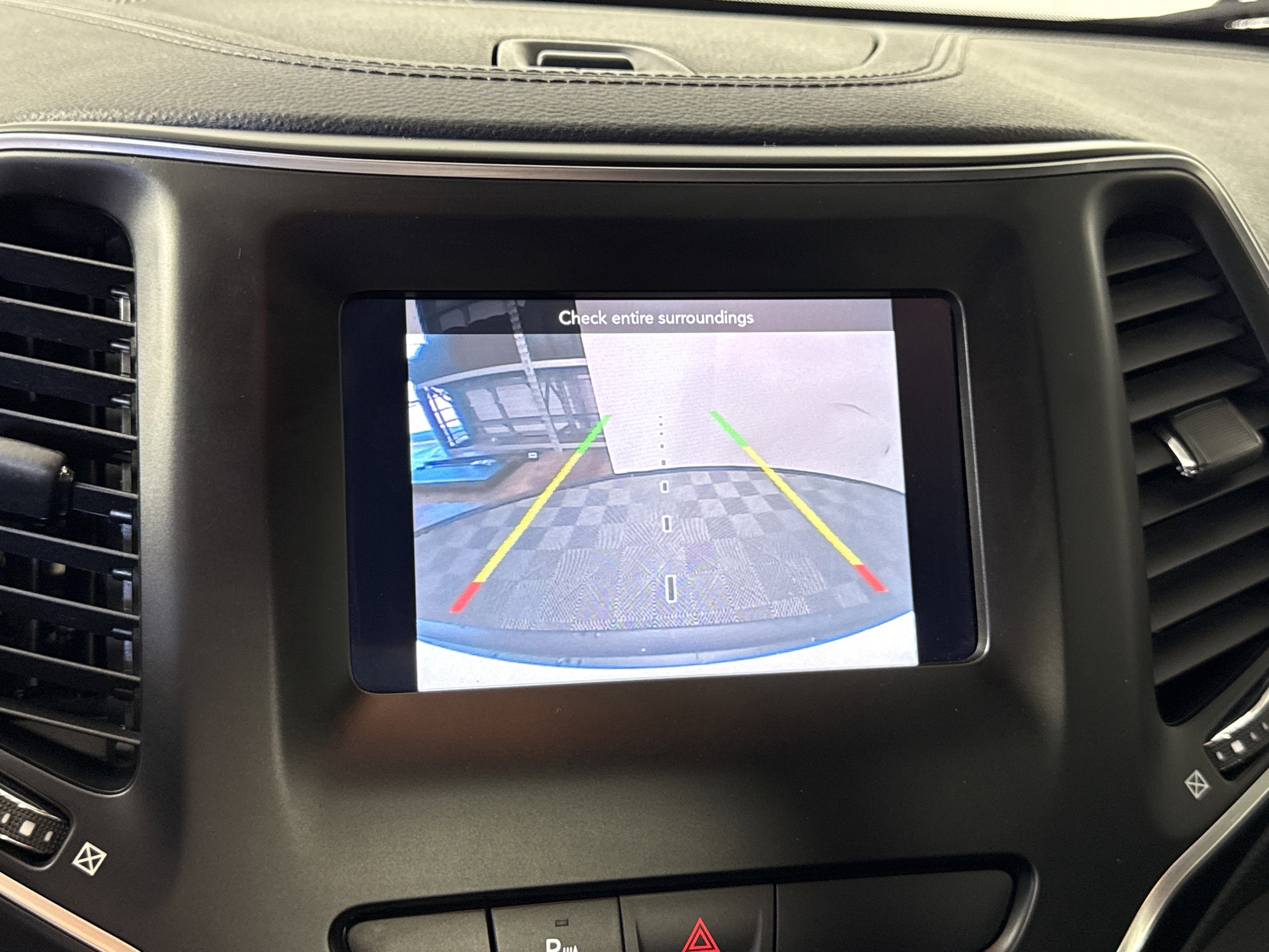 Used 2019 Jeep Cherokee Latitude Plus w/ Comfort/Convenience Group image 20