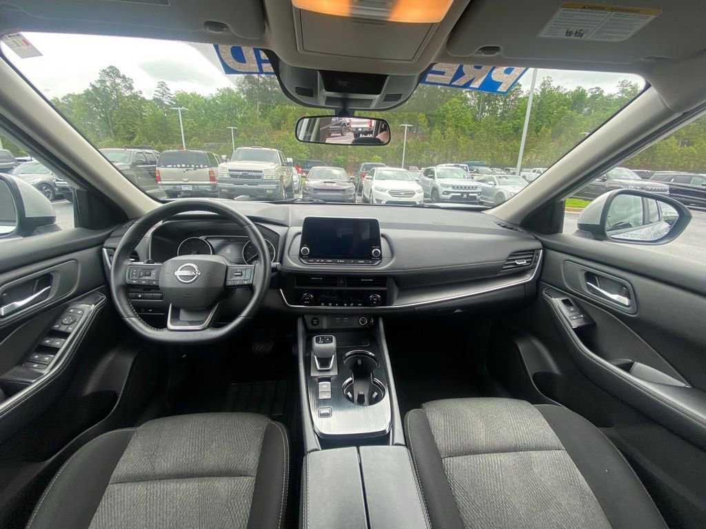 Used 2025 Nissan Rogue SV FWD image 25