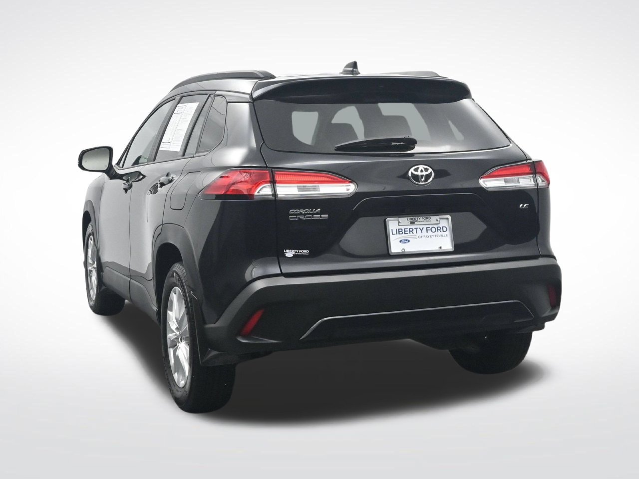 Used 2025 Toyota Corolla Cross LE FWD image 9