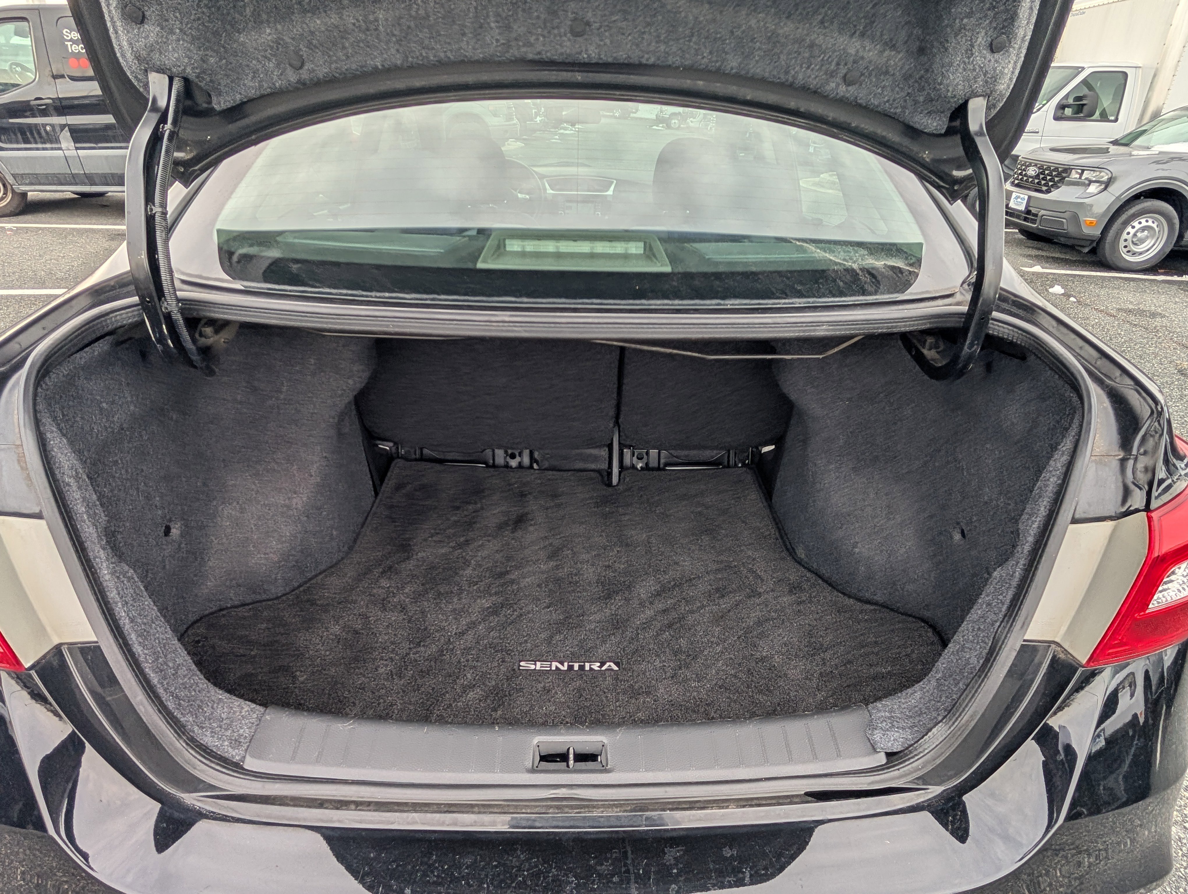 Used 2018 Nissan Sentra SV w/ Premium Package (P01) image 11