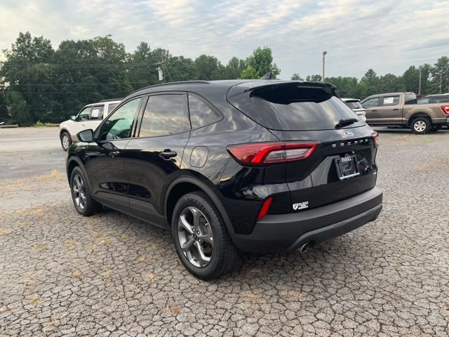 Certified 2025 Ford Escape ST-Line Select AWD/4WD image 6