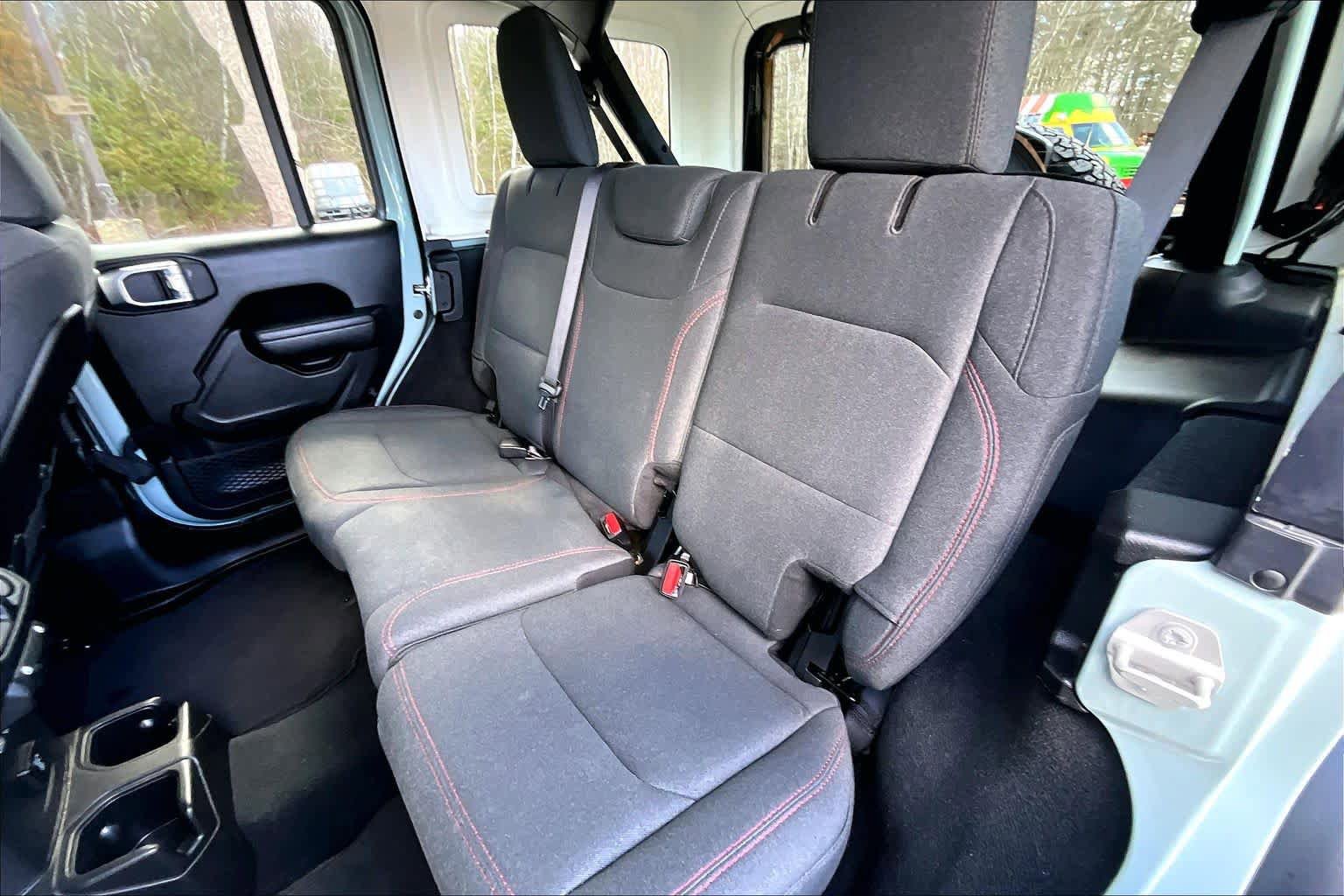 Used 2024 Jeep Wrangler Unlimited Rubicon AWD/4WD image 21