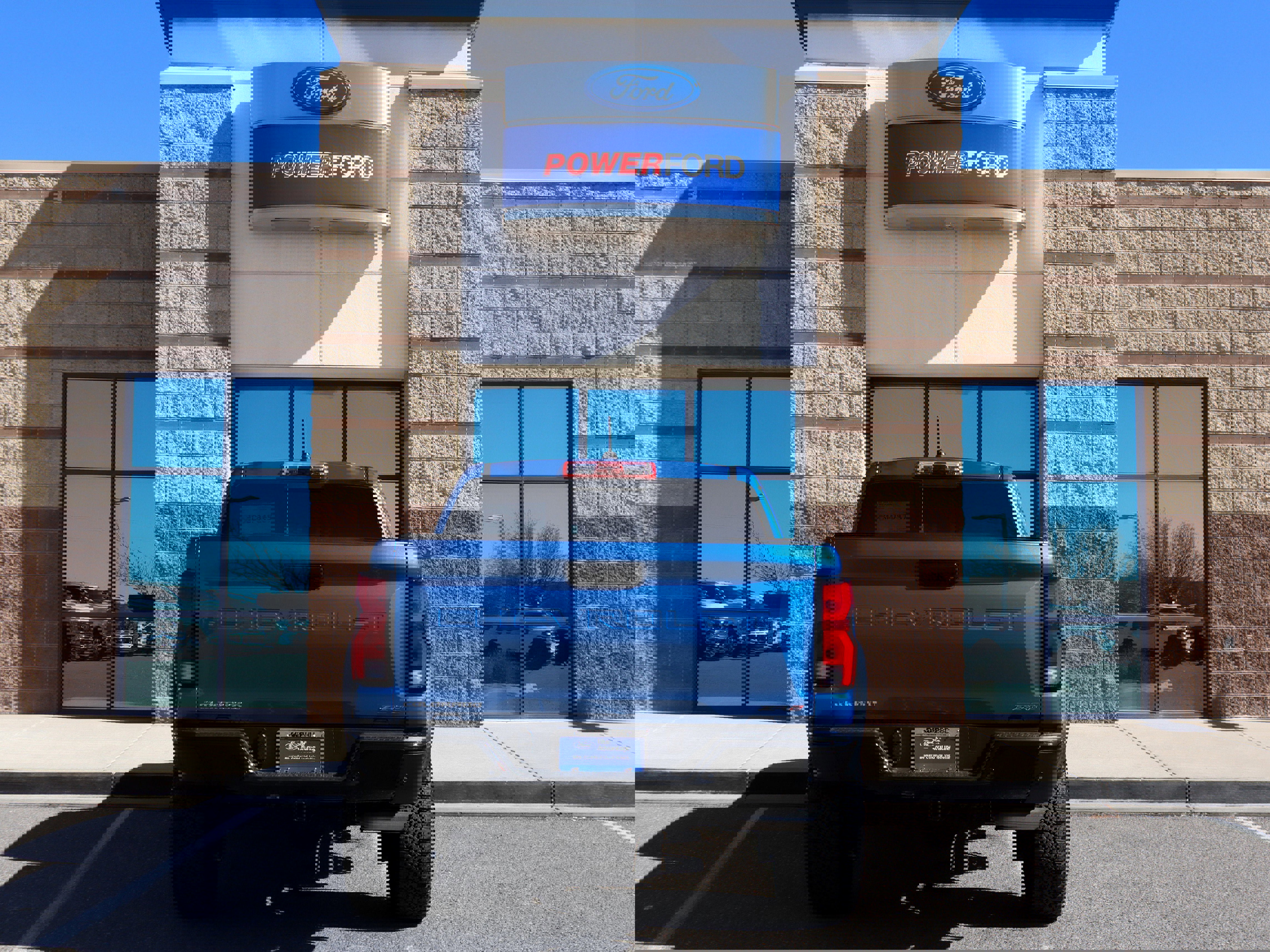 Used 2023 Chevrolet Colorado ZR2 w/ ZR2 Convenience Package III image 4