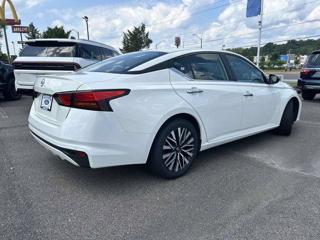 Used 2025 Nissan Altima 2.5 SV FWD image 3
