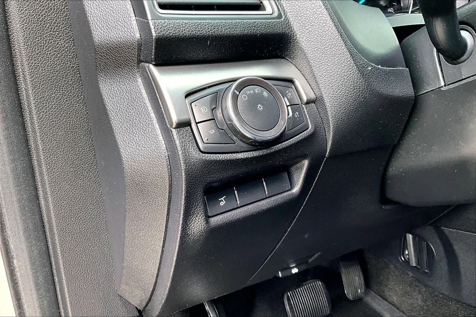Certified 2018 Ford Explorer XLT w/ Equipment Group 201A AWD/4WD image 37