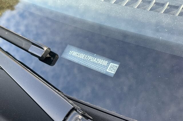 Certified 2023 Ford Escape SE w/ PHEV Premium Package FWD image 3
