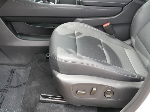 Used 2026 Chevrolet Traverse LT AWD/4WD image 14