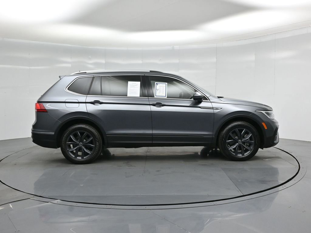 Used 2023 Volkswagen Tiguan SE w/ Panoramic Sunroof Package image 8