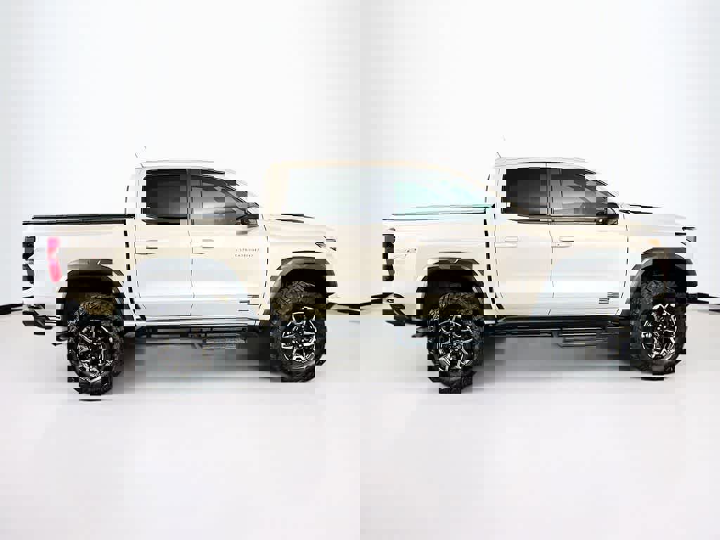 Used 2024 Chevrolet Colorado ZR2 w/ Safety Package image 6