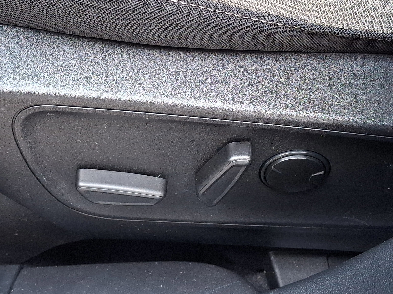 Certified 2022 Ford Escape SE w/ SE Sport Appearance Package image 17