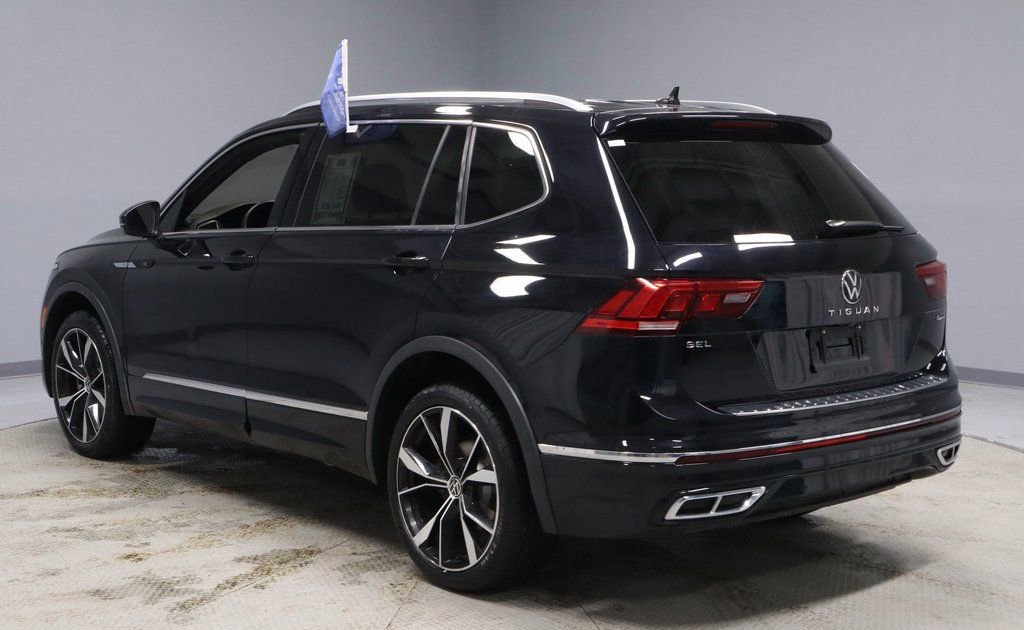 Used 2024 Volkswagen Tiguan SEL R-Line image 3