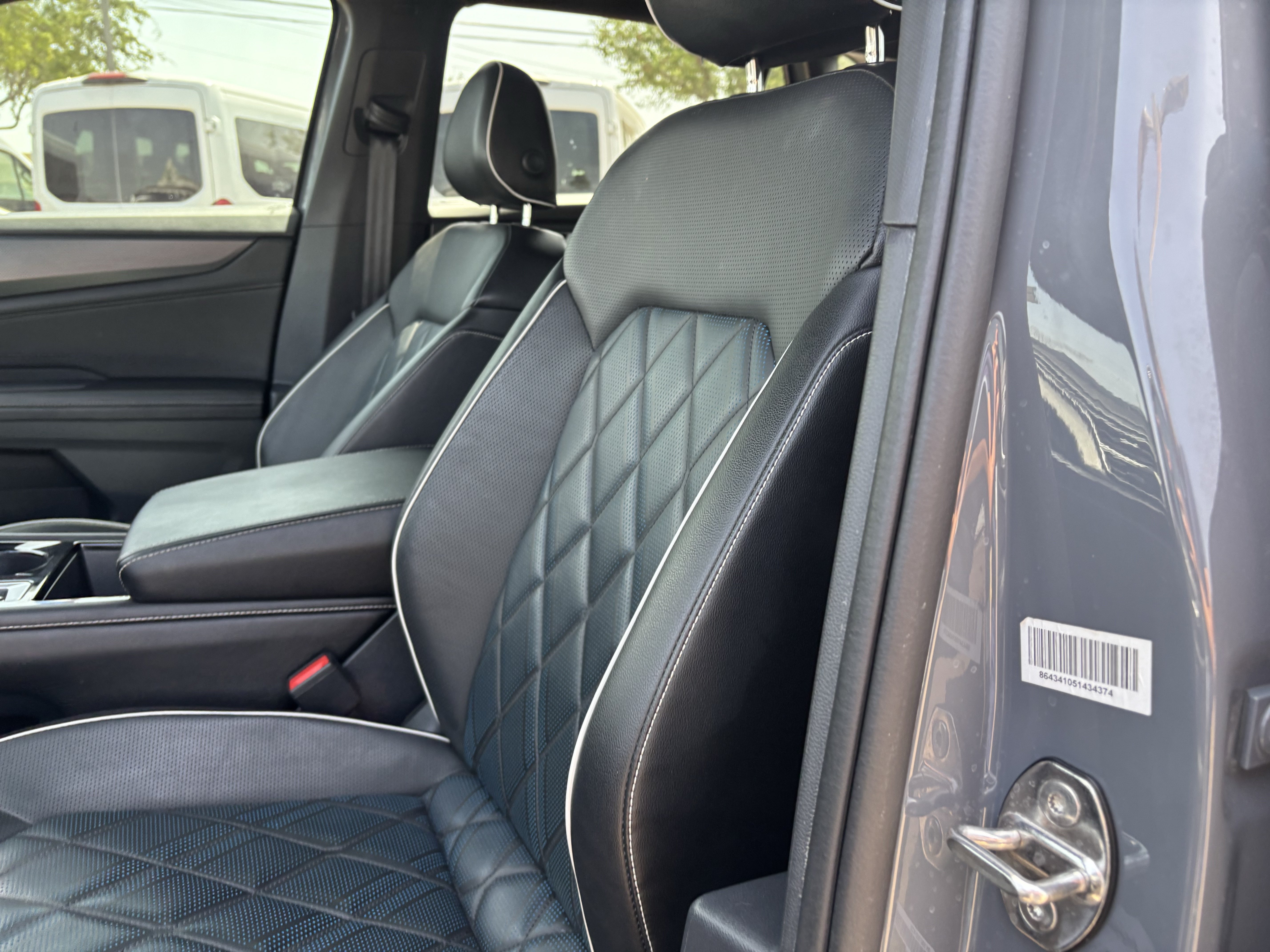 Used 2024 Volkswagen Atlas Cross Sport SEL Premium R-Line AWD/4WD image 11