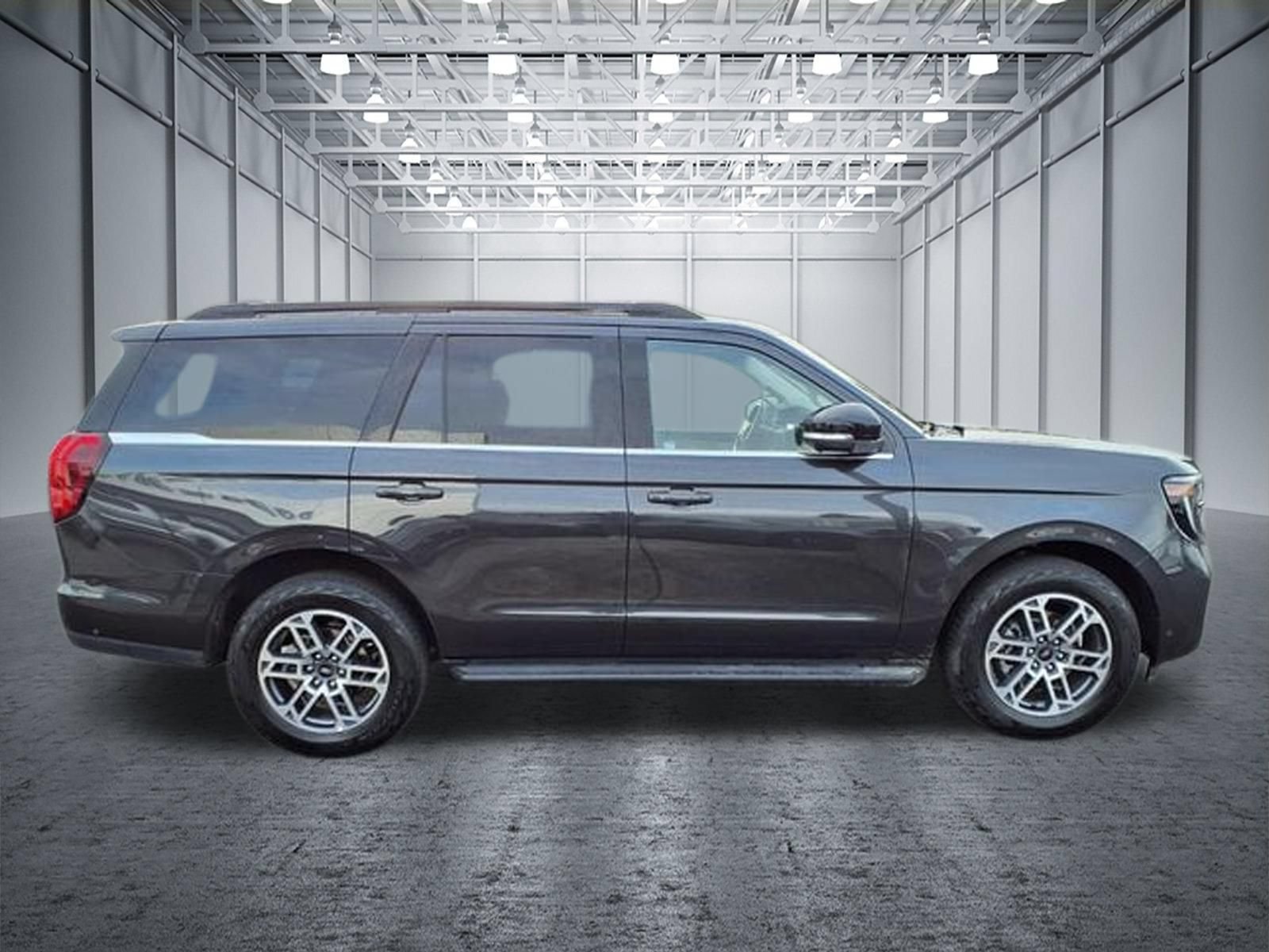 Certified 2025 Ford Expedition Active AWD/4WD image 6