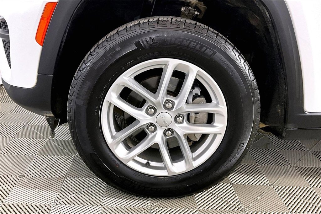 Used 2023 Jeep Grand Cherokee Laredo X image 7