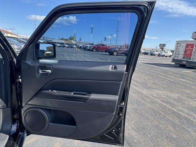 Used 2017 Jeep Patriot Latitude image 12