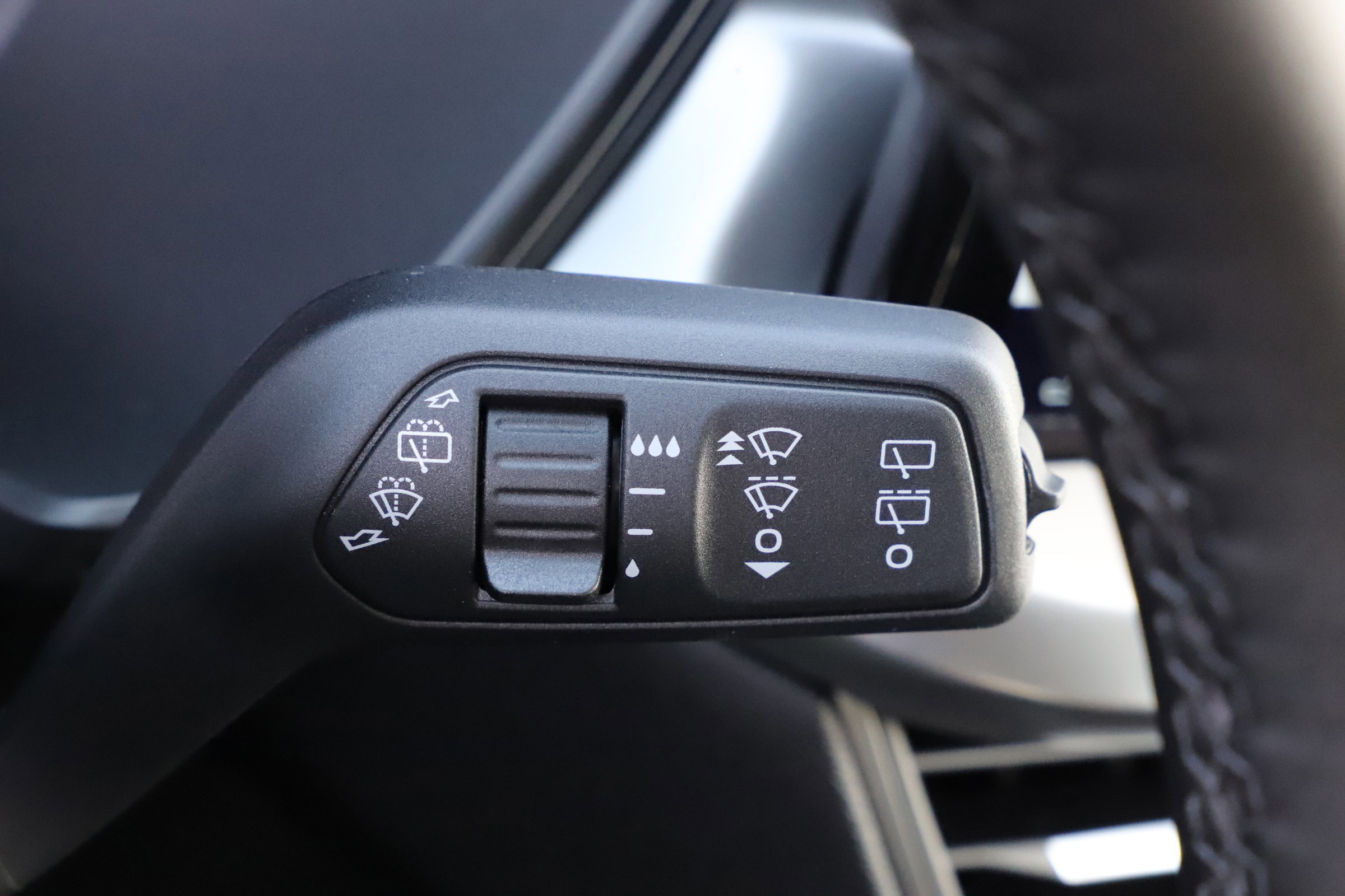 Certified 2025 Ford Escape PHEV image 36