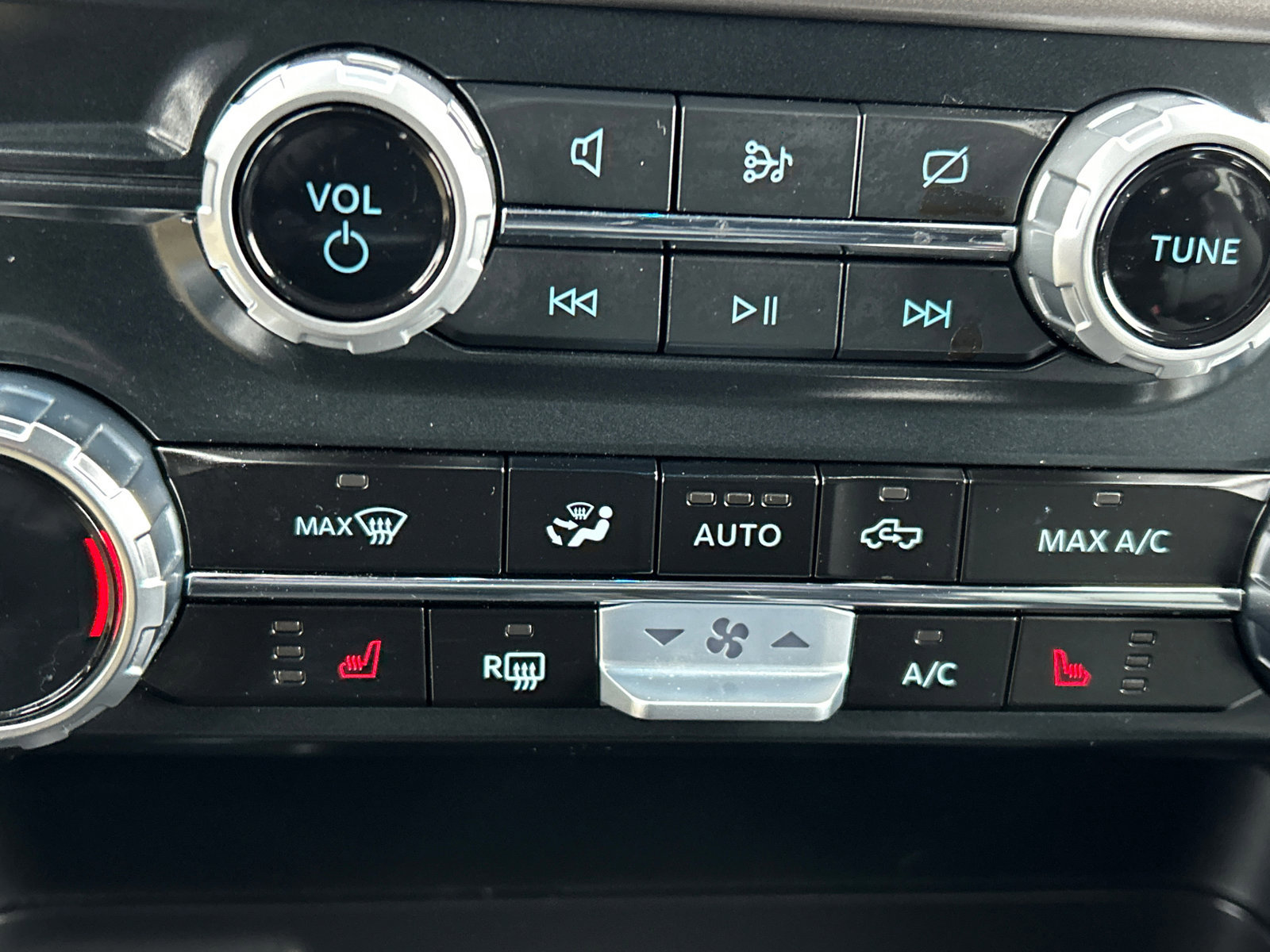 Certified 2024 Ford F150 XLT w/ Equipment Group 302A MID AWD/4WD image 20