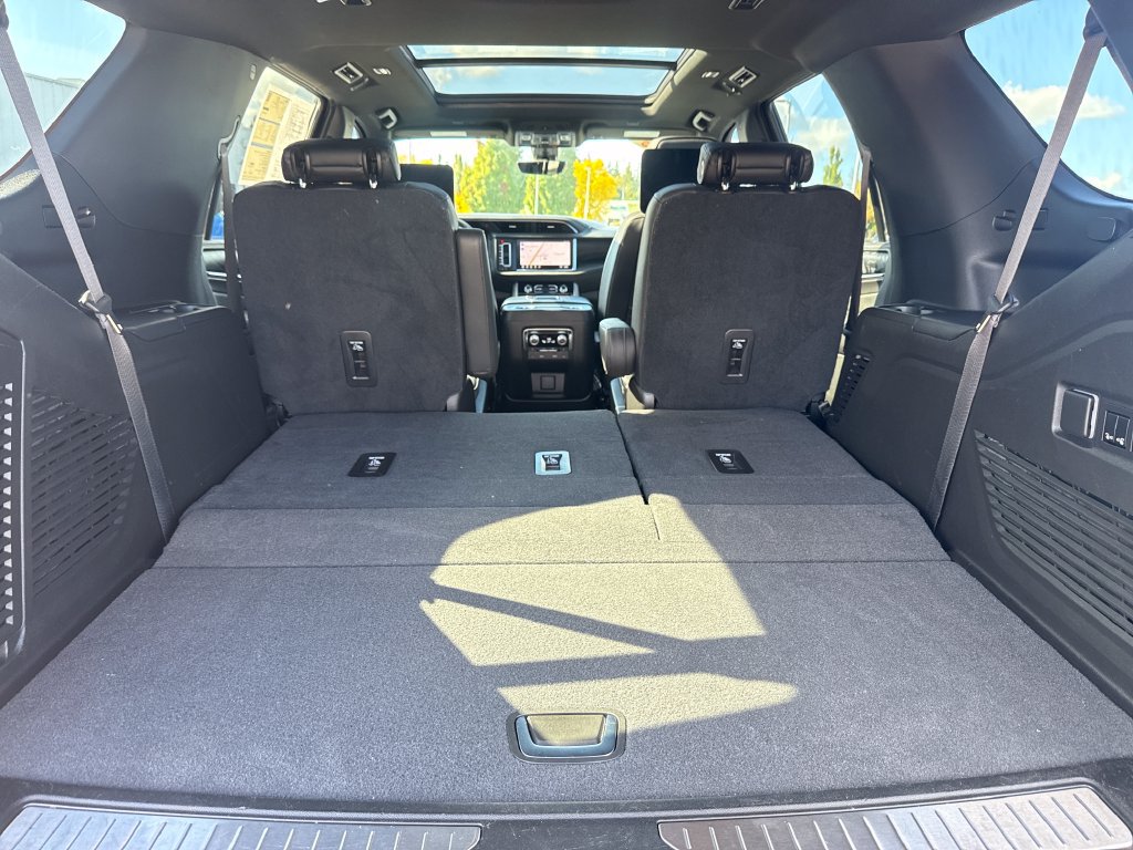 Used 2021 GMC Yukon Denali w/ Denali Premium Package AWD/4WD image 35