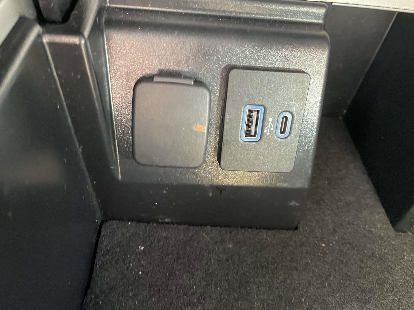 Certified 2023 Ford Explorer ST-Line w/ Class IV Trailer Tow Package image 17