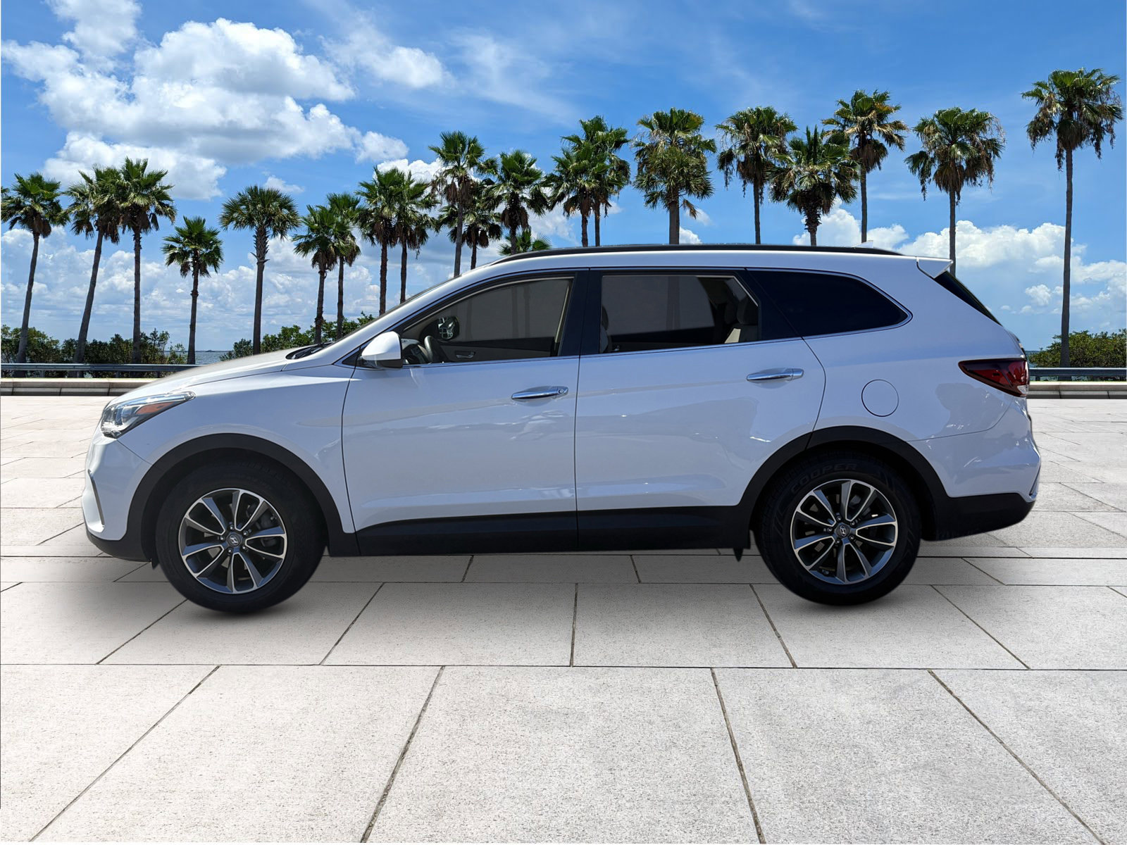 Used 2019 Hyundai Santa Fe XL SE image 5