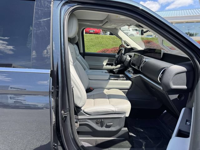 Certified 2025 Ford Expedition Platinum w/ Driver's Package AWD/4WD image 11