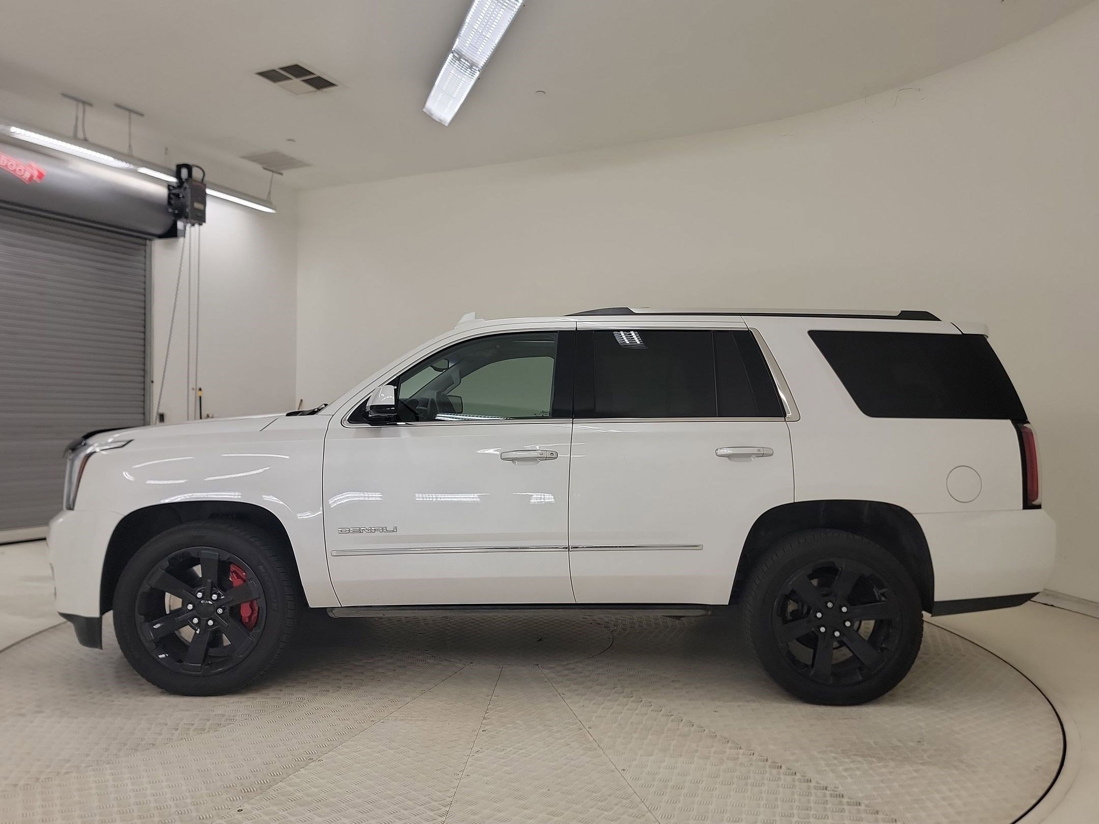 Used 2017 GMC Yukon Denali w/ Open Road Package RWD image 2