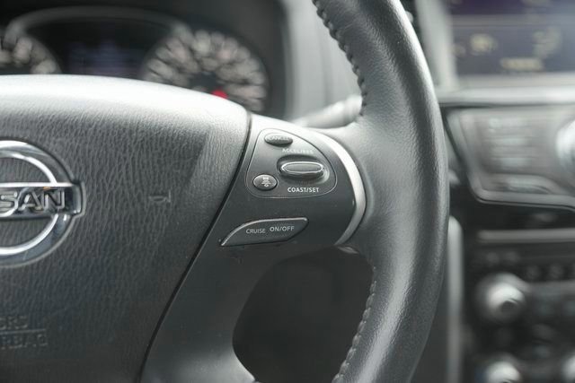 Used 2020 Nissan Pathfinder SV image 22