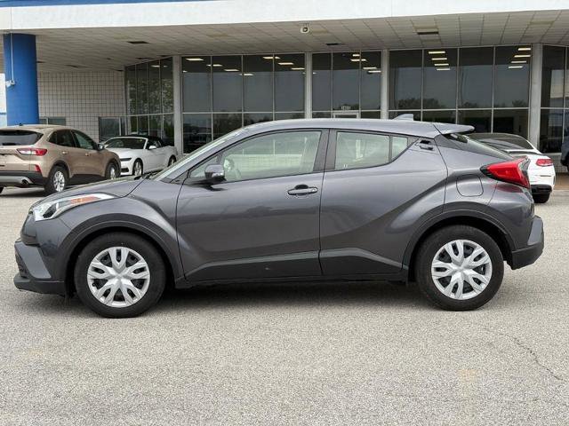 Used 2019 Toyota C-HR LE video 2
