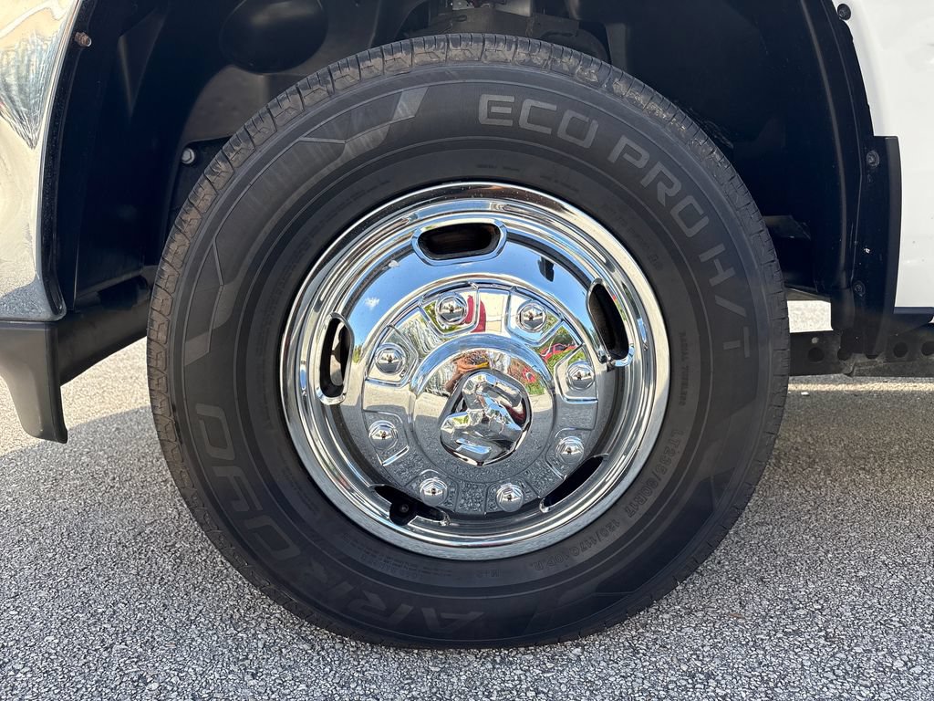 Used 2024 RAM 3500 Tradesman w/ Chrome Appearance Group AWD/4WD image 11