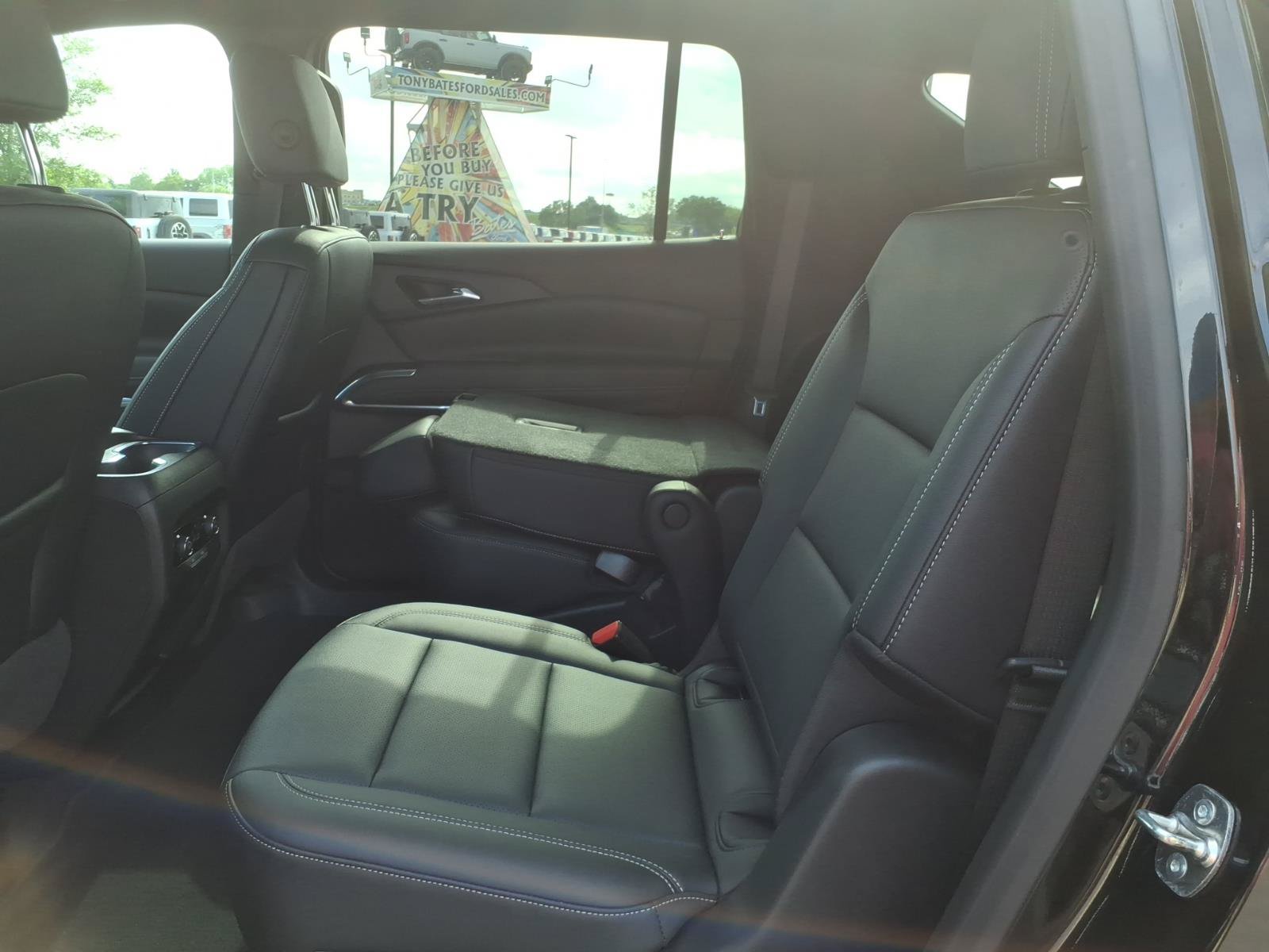 Used 2025 Chevrolet Traverse LT FWD image 13