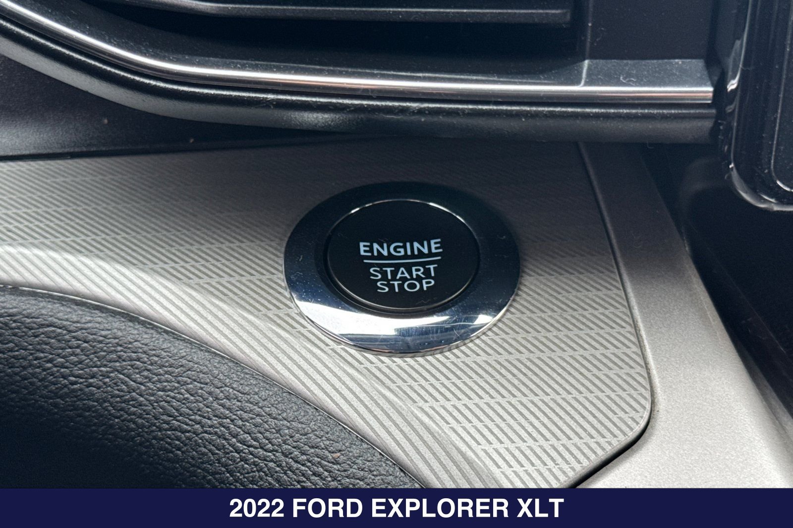 Certified 2022 Ford Explorer XLT w/ Equipment Group 202A RWD image 26