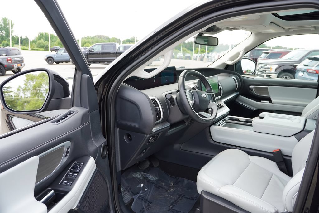 Certified 2025 Ford Expedition Platinum w/ Driver's Package AWD/4WD image 15