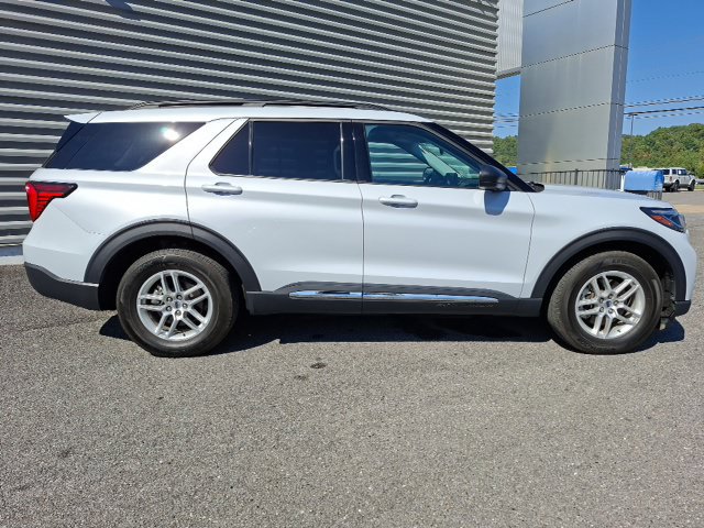 Certified 2025 Ford Explorer Active w/ Active Comfort Package RWD image 2